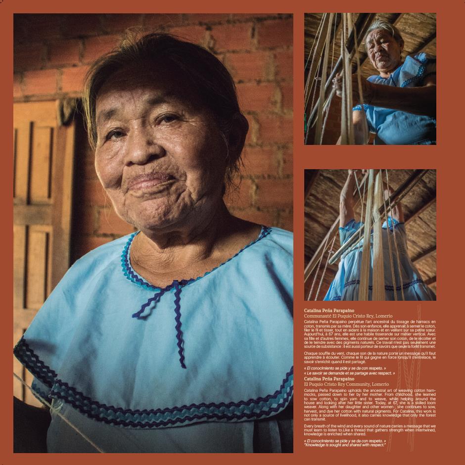 Panneau d’exposition présentant une femme vêtue d’une tunique bleue, avec des détails de tissage traditionnel en fibres végétales. Les images montrent des étapes du tressage et des cordages suspendus dans un intérieur rustique en bois et briques